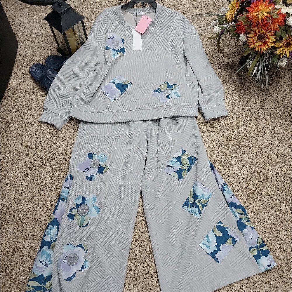 3694 Size 2XL Double Take NWT. 2 Piece Thick Quilt Look Lounge Set.